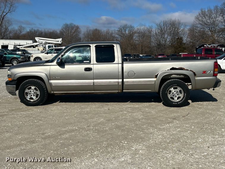 image for item FC5058 2001 Chevrolet Silverado 1500 Ext. Cab pickup truck