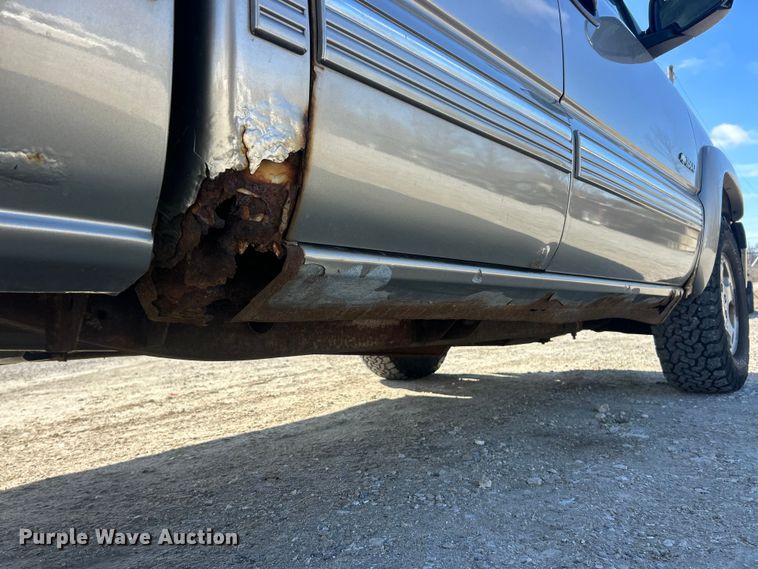 image for item FC5058 2001 Chevrolet Silverado 1500 Ext. Cab pickup truck