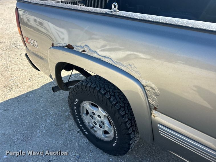 image for item FC5058 2001 Chevrolet Silverado 1500 Ext. Cab pickup truck