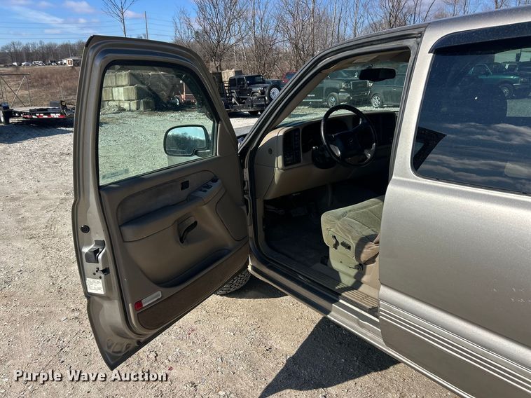 image for item FC5058 2001 Chevrolet Silverado 1500 Ext. Cab pickup truck