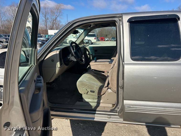 image for item FC5058 2001 Chevrolet Silverado 1500 Ext. Cab pickup truck