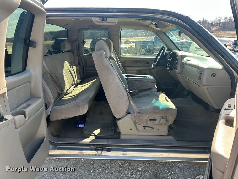 image for item FC5058 2001 Chevrolet Silverado 1500 Ext. Cab pickup truck