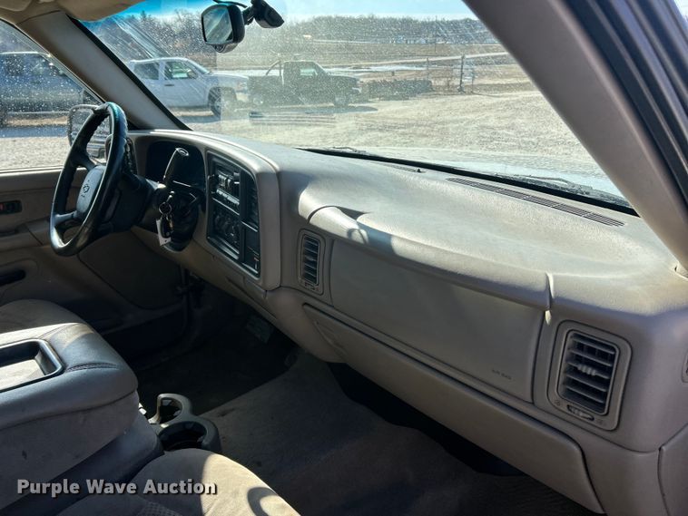 image for item FC5058 2001 Chevrolet Silverado 1500 Ext. Cab pickup truck