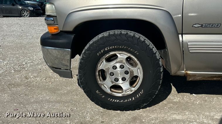 image for item FC5058 2001 Chevrolet Silverado 1500 Ext. Cab pickup truck