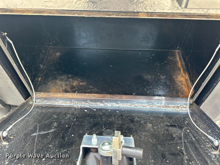 image for item FC5194 2011 Ford F550 XL Super Duty flatbed truck