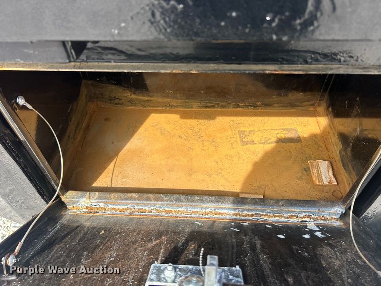 image for item FC5194 2011 Ford F550 XL Super Duty flatbed truck