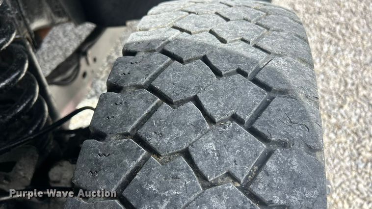 image for item FC5194 2011 Ford F550 XL Super Duty flatbed truck