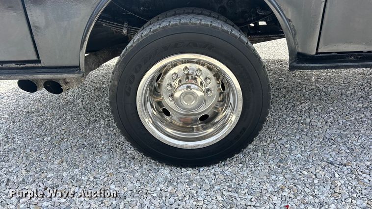 image for item FC5194 2011 Ford F550 XL Super Duty flatbed truck