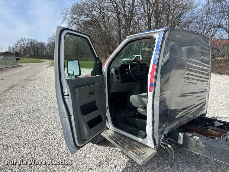 image for item FC5195 2018 Ford E450 van cab and chassis