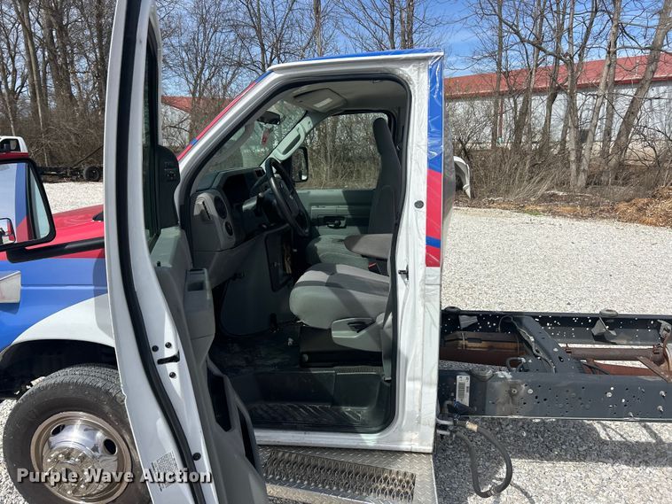 image for item FC5195 2018 Ford E450 van cab and chassis