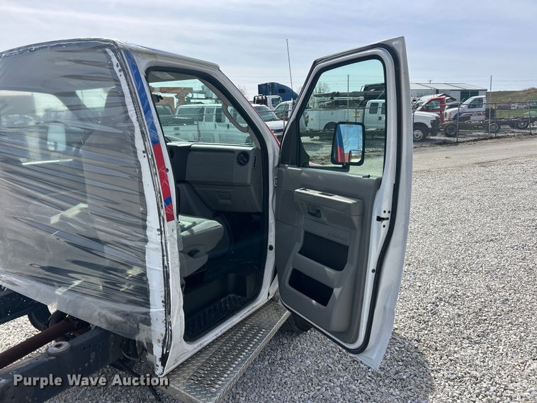 image for item FC5195 2018 Ford E450 van cab and chassis