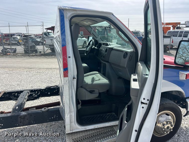 image for item FC5195 2018 Ford E450 van cab and chassis