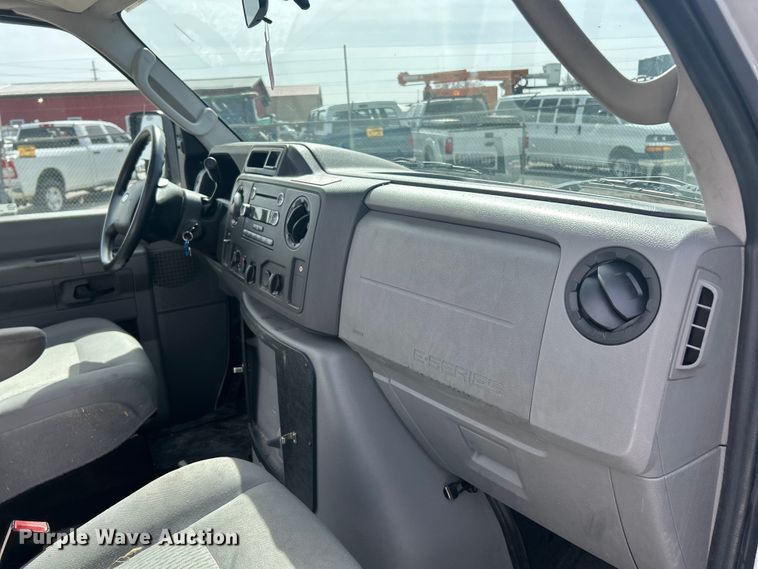 image for item FC5195 2018 Ford E450 van cab and chassis