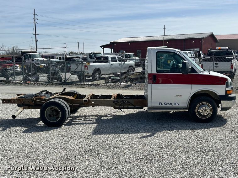 image for item FC5196 2012 Chevrolet Express 4500 van cab and chassis