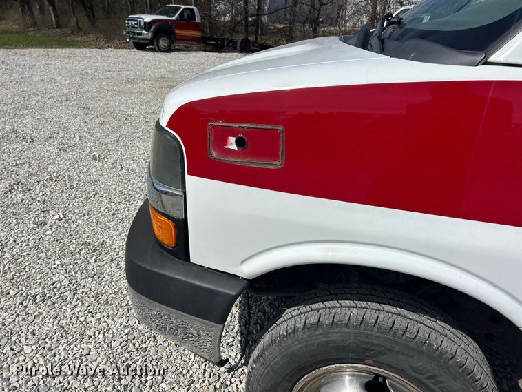 image for item FC5196 2012 Chevrolet Express 4500 van cab and chassis