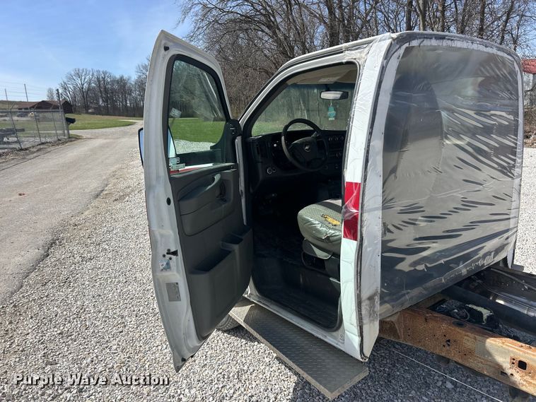 image for item FC5196 2012 Chevrolet Express 4500 van cab and chassis