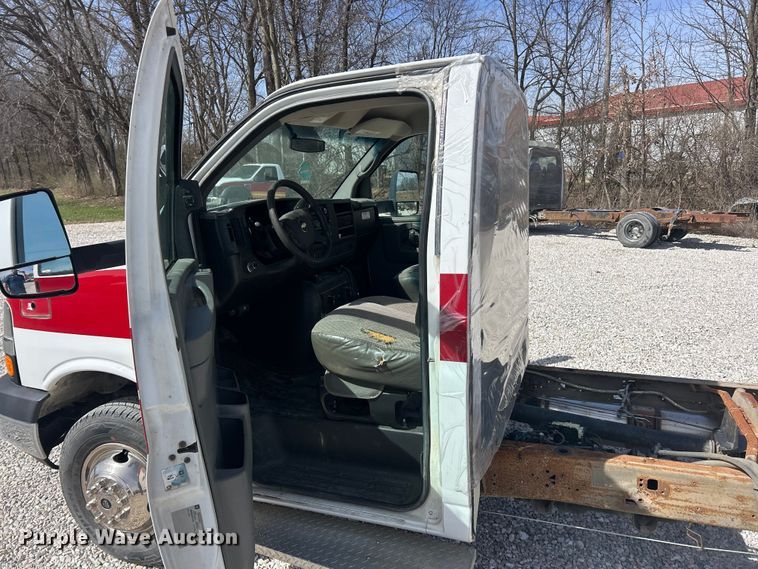image for item FC5196 2012 Chevrolet Express 4500 van cab and chassis