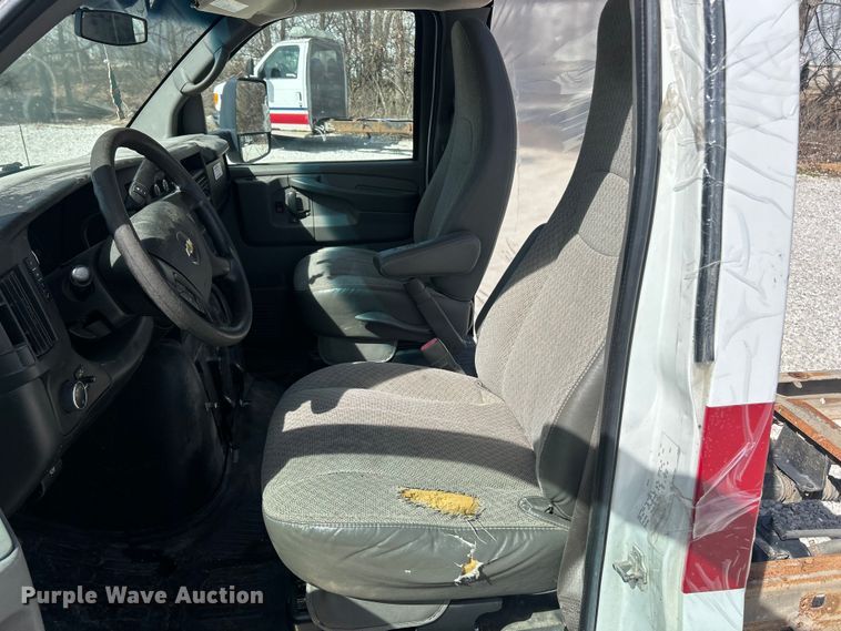 image for item FC5196 2012 Chevrolet Express 4500 van cab and chassis