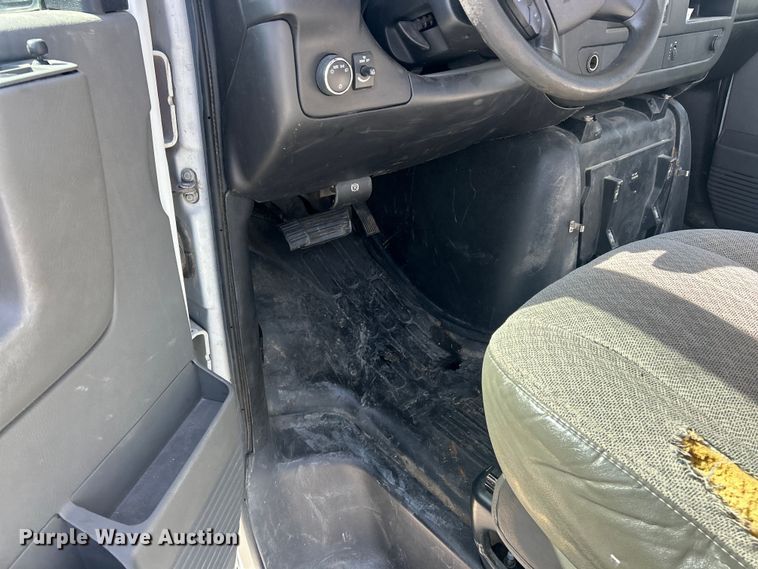 image for item FC5196 2012 Chevrolet Express 4500 van cab and chassis