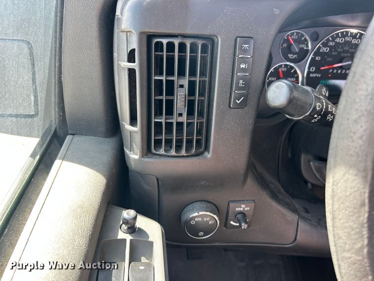 image for item FC5196 2012 Chevrolet Express 4500 van cab and chassis