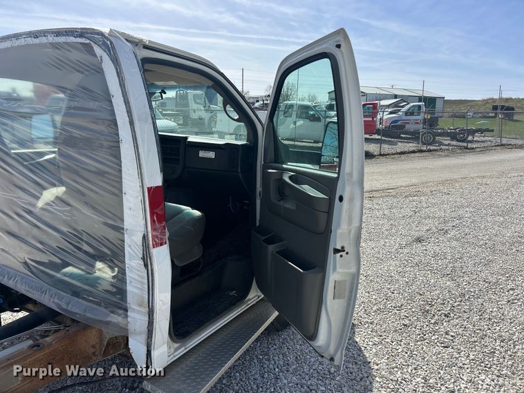 image for item FC5196 2012 Chevrolet Express 4500 van cab and chassis