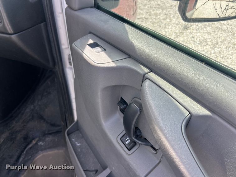 image for item FC5196 2012 Chevrolet Express 4500 van cab and chassis