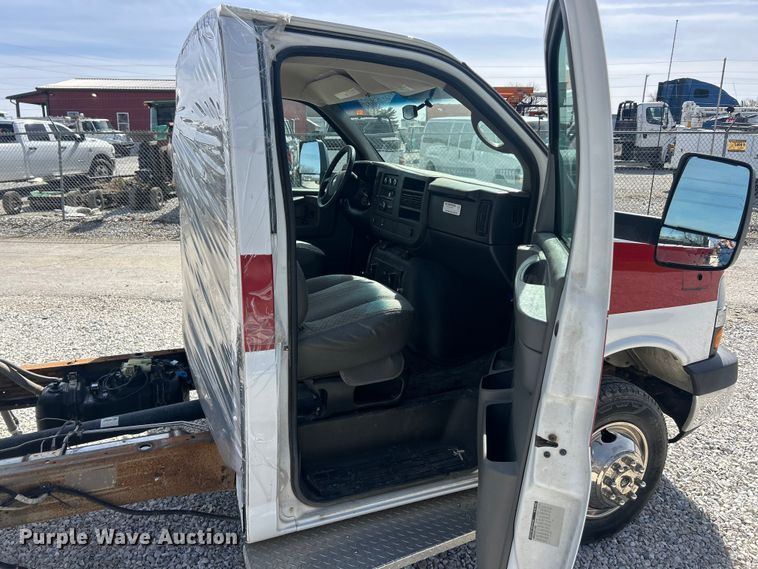 image for item FC5196 2012 Chevrolet Express 4500 van cab and chassis