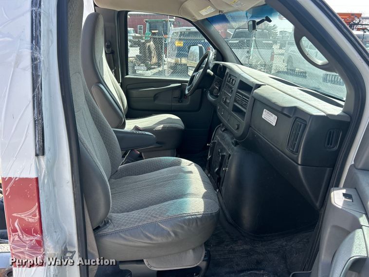 image for item FC5196 2012 Chevrolet Express 4500 van cab and chassis