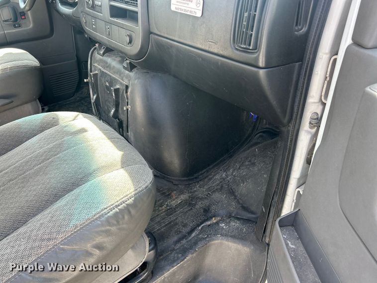 image for item FC5196 2012 Chevrolet Express 4500 van cab and chassis