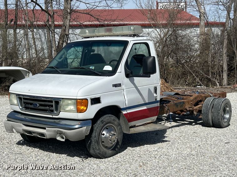 image for item FC5197 2003 Ford E450 Super Duty van cab and chassis