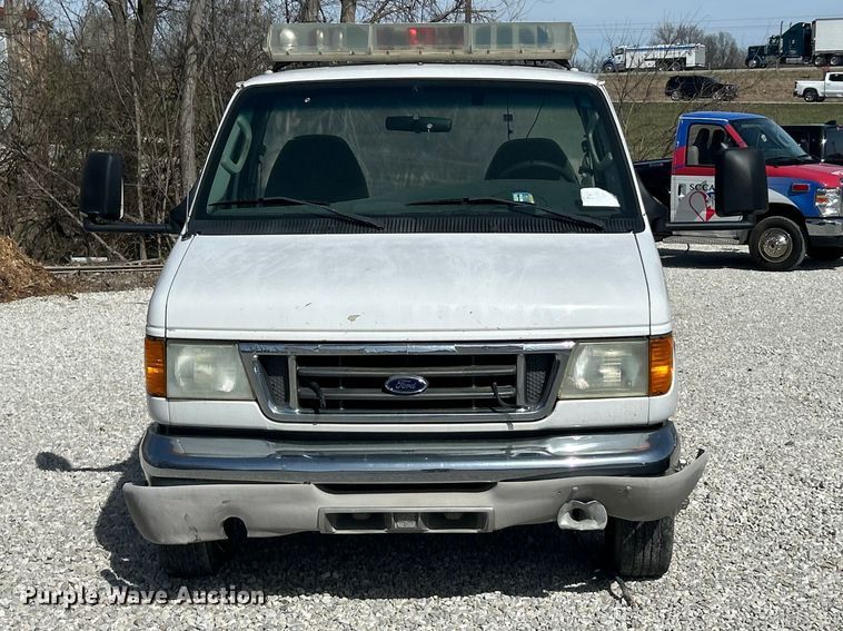 image for item FC5197 2003 Ford E450 Super Duty van cab and chassis