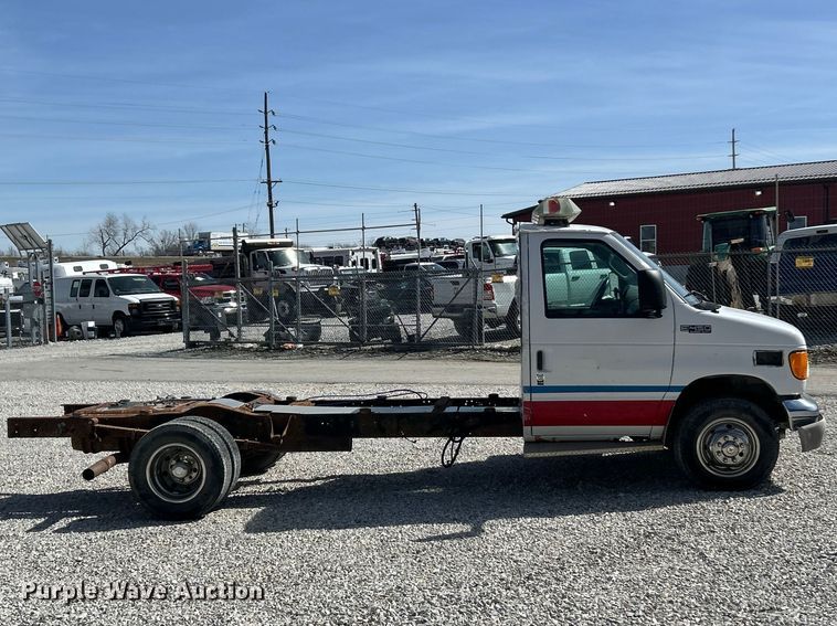 image for item FC5197 2003 Ford E450 Super Duty van cab and chassis