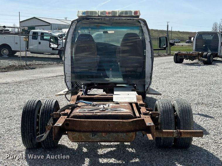 image for item FC5197 2003 Ford E450 Super Duty van cab and chassis