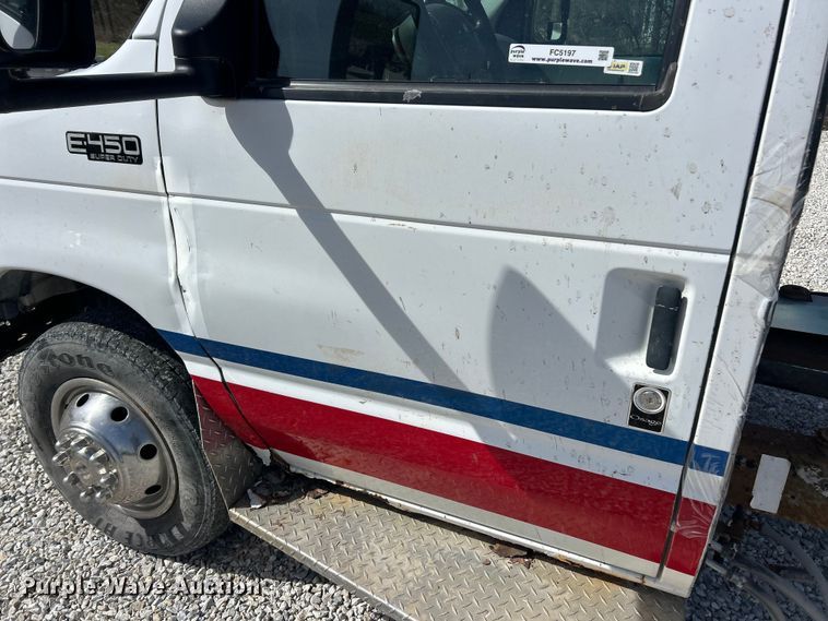 image for item FC5197 2003 Ford E450 Super Duty van cab and chassis