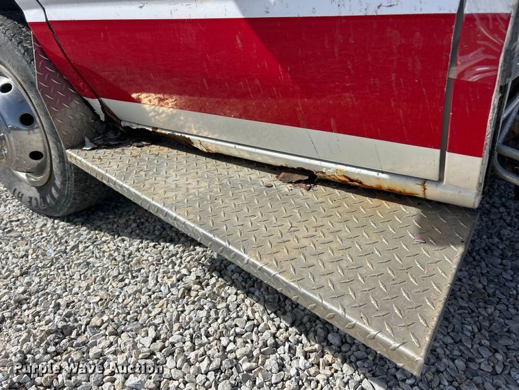 image for item FC5197 2003 Ford E450 Super Duty van cab and chassis