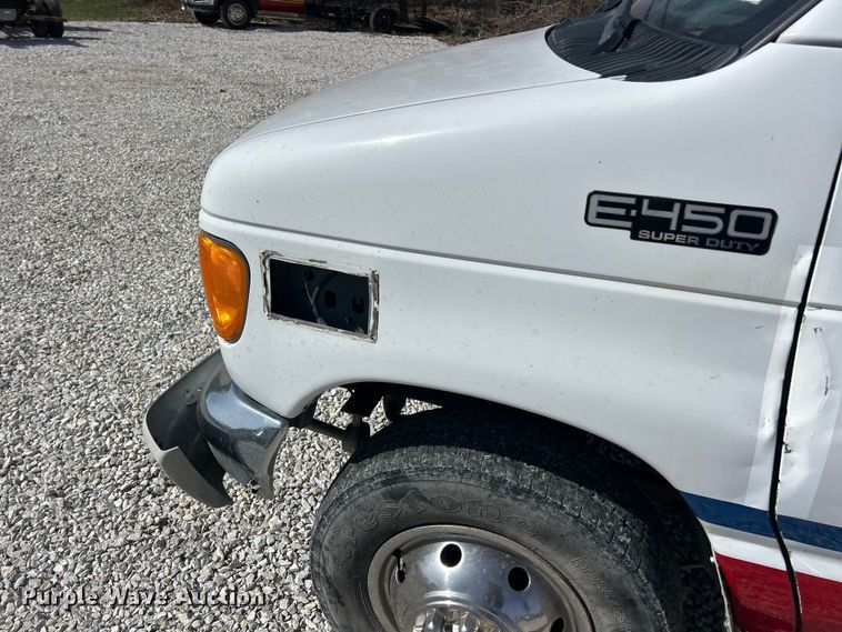image for item FC5197 2003 Ford E450 Super Duty van cab and chassis