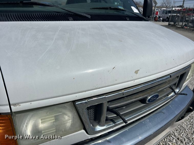 image for item FC5197 2003 Ford E450 Super Duty van cab and chassis