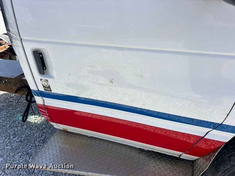 image for item FC5197 2003 Ford E450 Super Duty van cab and chassis