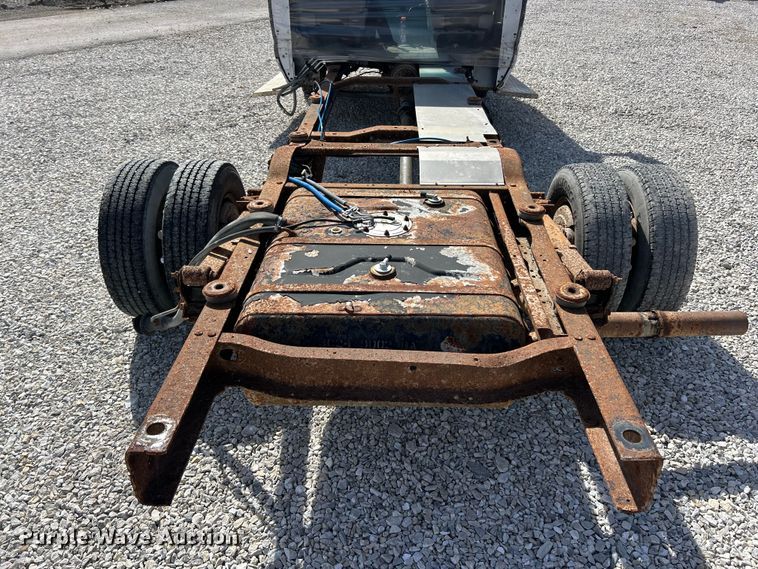 image for item FC5197 2003 Ford E450 Super Duty van cab and chassis