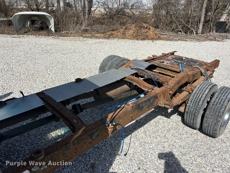 image for item FC5197 2003 Ford E450 Super Duty van cab and chassis