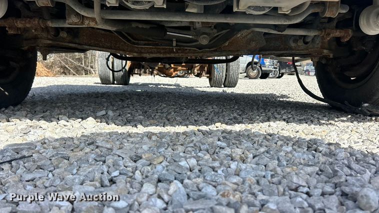 image for item FC5197 2003 Ford E450 Super Duty van cab and chassis