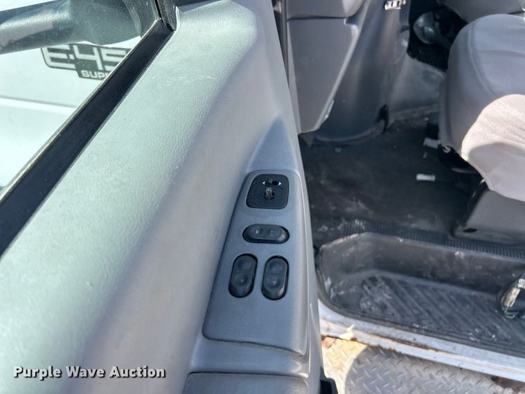 image for item FC5197 2003 Ford E450 Super Duty van cab and chassis