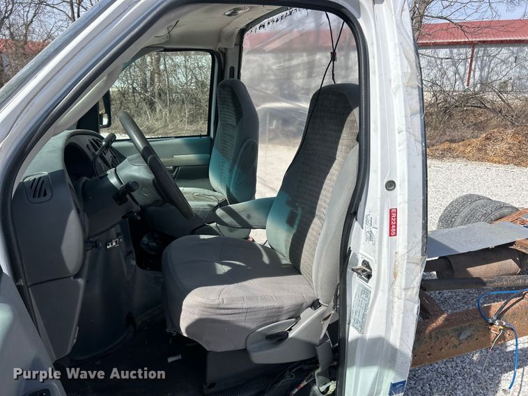 image for item FC5197 2003 Ford E450 Super Duty van cab and chassis