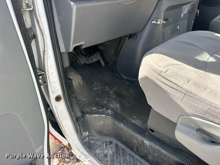 image for item FC5197 2003 Ford E450 Super Duty van cab and chassis