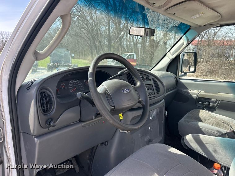 image for item FC5197 2003 Ford E450 Super Duty van cab and chassis