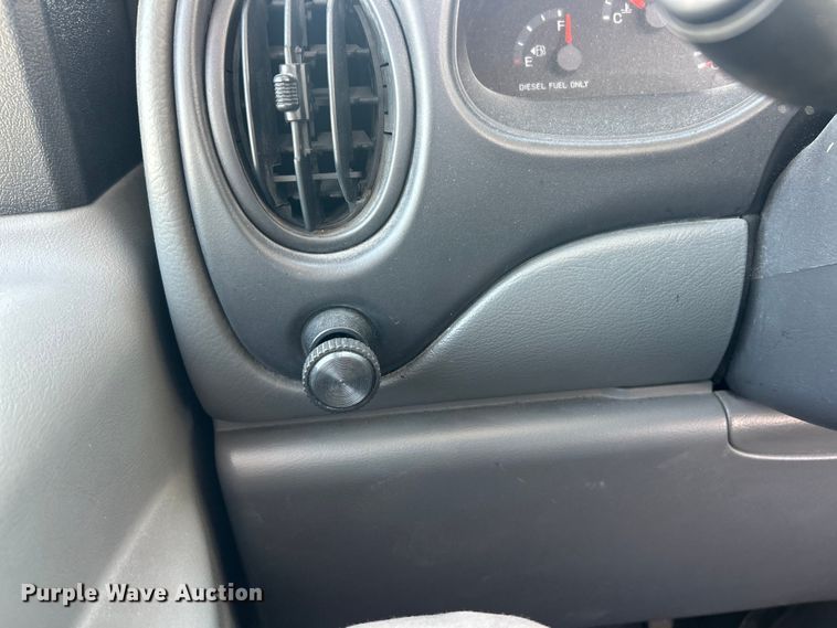 image for item FC5197 2003 Ford E450 Super Duty van cab and chassis