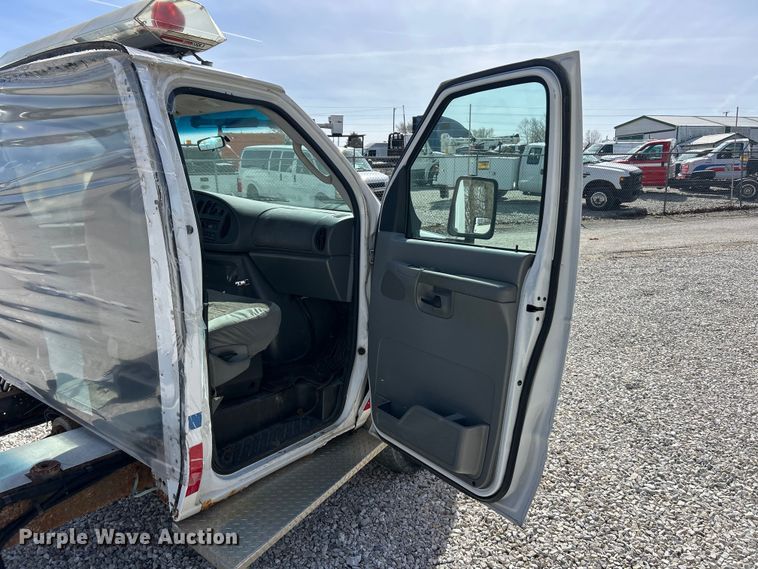 image for item FC5197 2003 Ford E450 Super Duty van cab and chassis