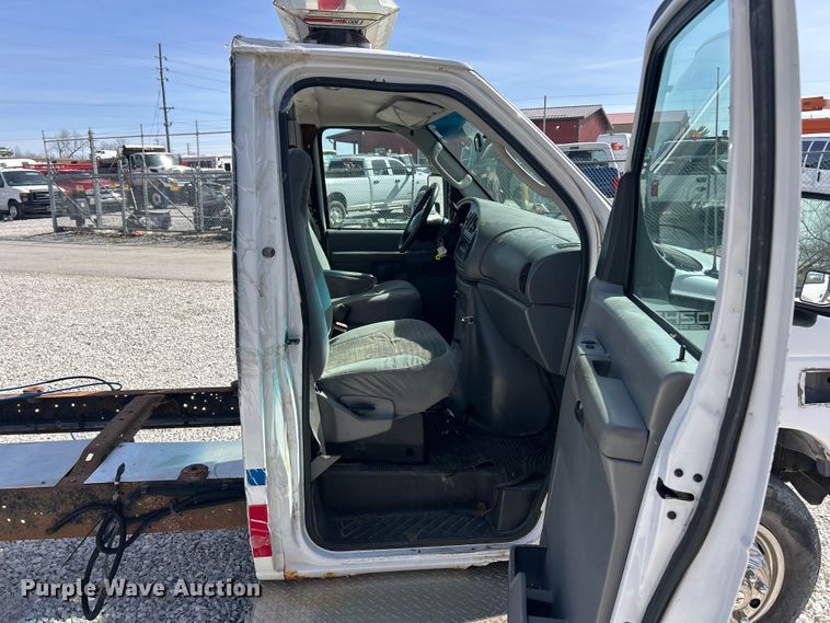 image for item FC5197 2003 Ford E450 Super Duty van cab and chassis