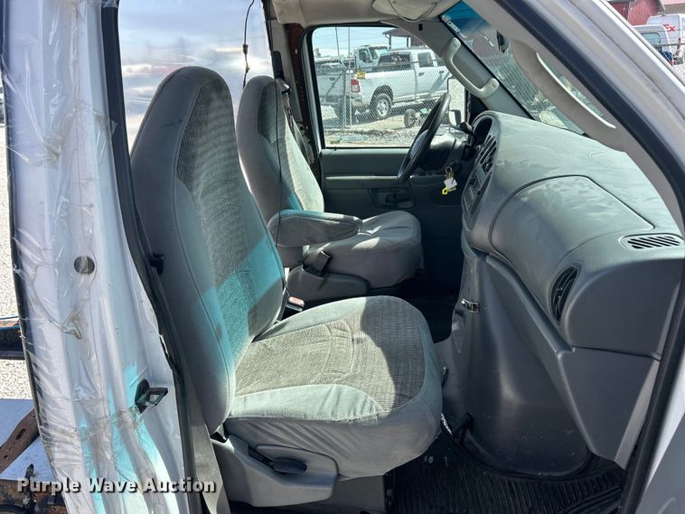 image for item FC5197 2003 Ford E450 Super Duty van cab and chassis