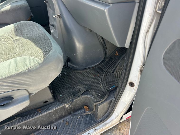 image for item FC5197 2003 Ford E450 Super Duty van cab and chassis